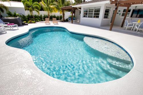 South Sarasota House | Tropical Oasis, Heated Pool, Hot Tub, Near Siesta Key