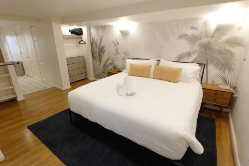 Mount Pleasant Apartment | Tropical Paradise by the Park