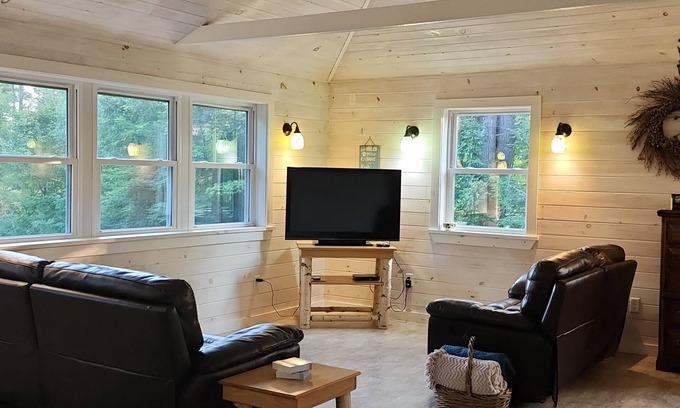 Town of Hermon Cottage | Trout Lake lakefront- Adirondack Foothills, Near SLU, SUNY Canton, and Clarkson