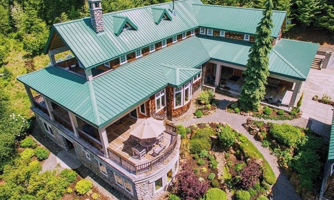 Trout Lake House | Trout Lake Treehouse - A large, splendid, and private mountain home!