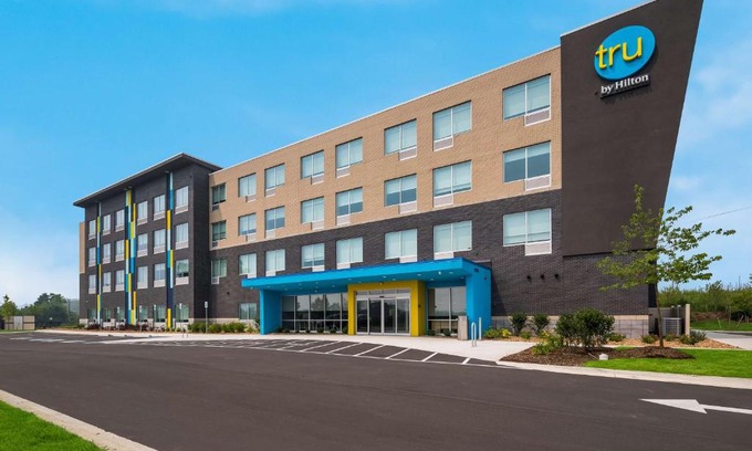 Novi Hotel | Tru By Hilton Novi Detroit