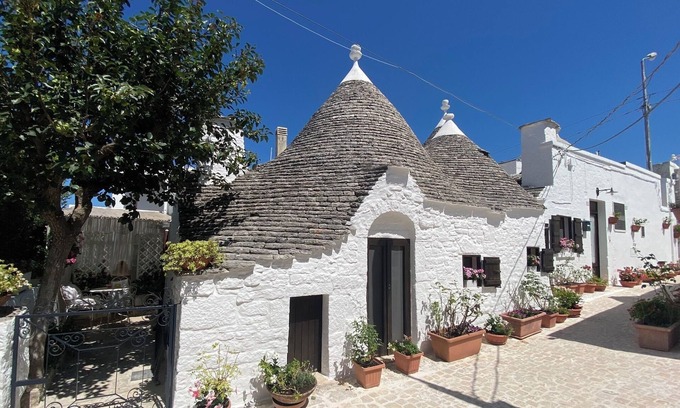 The Trulli of Alberobello House | Trullo "Vicolo Fiorito"