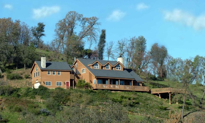 Julian Cabin | Tucker Peak Lodge