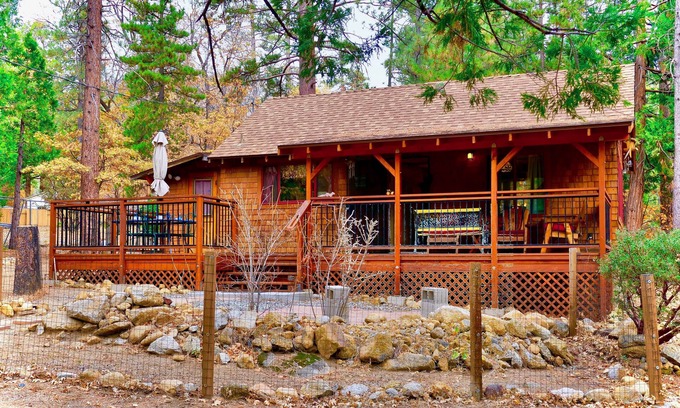 Idyllwild Cabin | Tuckett Inn: Charming Style Cottage Sleeps Up 4 Guests! NEW LISTING