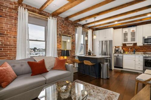 Portsmouth Apartment | Tugboat Vista 2 Bedroom Downtown Portsmouth