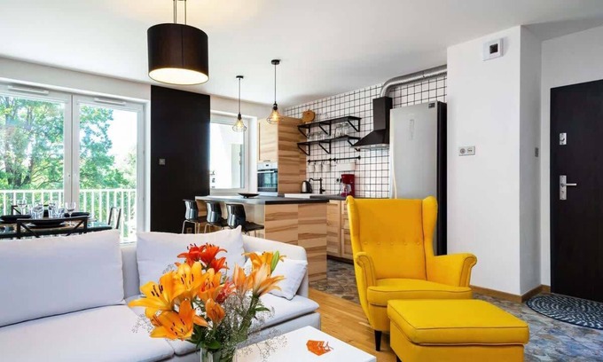 Srodmiescie Apartment | Tumskie Ogrody II Spacious Apartment |Parking|Desk