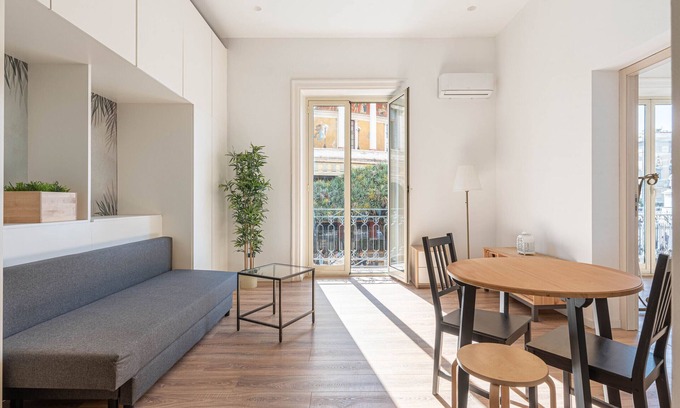 Ruggero Settimo Apartment | Turati Apartment al Politeama by Wonderful Italy