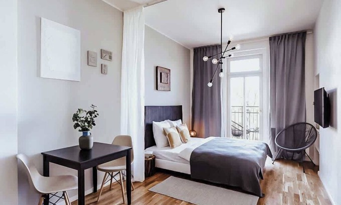 Zizkov Apartment | TurnKey | King George Studio III