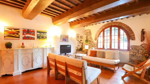 Cireglio Apartment | TUSCAN RUSTIC HOUSE - with Garden, Wi-Fi