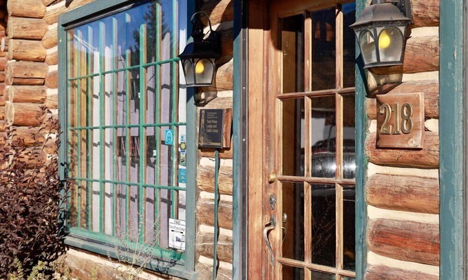 Dubois Cabin | Twin Pines Lodge & Cabins