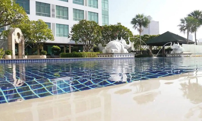 Bang Lamphu Lang Condo | Two bedroom loft style condo, river view pool