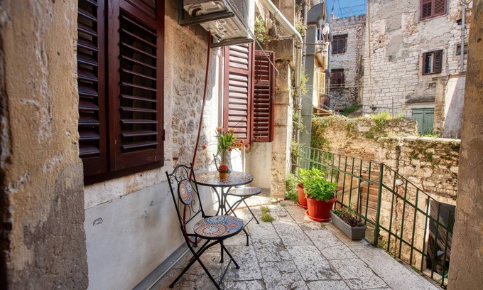 Grad Apartment | Two bedroom apartment with balcony Šibenik (A-21816-a)