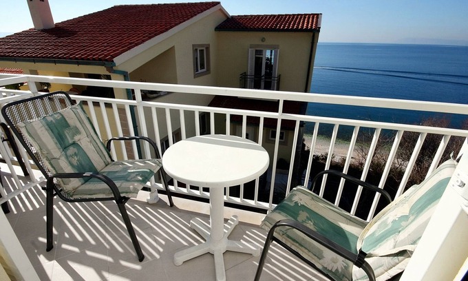 Drasnice Apartment | Two bedroom apartment near beach Drašnice, Makarska (A-6051-a)