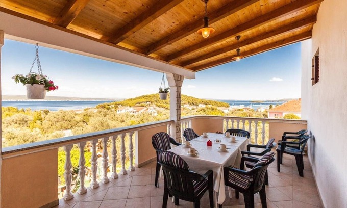 Kukljica Apartment | Two bedroom apartment with terrace and sea view Kukljica, Ugljan (A-8238-a)