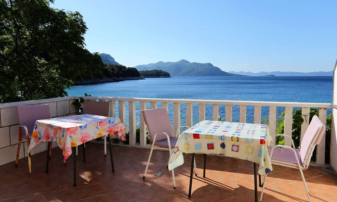 Trstenik Apartment | Two bedroom apartment near beach Trstenik, Pelješac (A-4570-a)