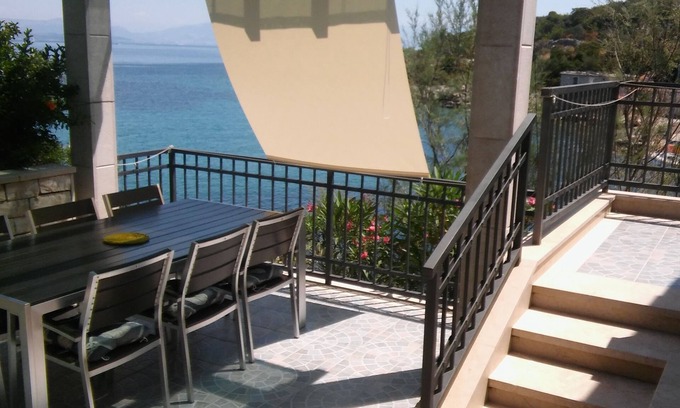 Cove Donja Krusica (Donje selo) Apartment | Two bedroom apartment near beach Cove Donja Kruščica - Donja Krušica, Šolta (A-11146-a)