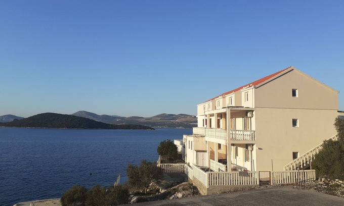 Dubrava Apartment | Two bedroom apartment near beach Cove Pještata, Pelješac (A-14440-b)