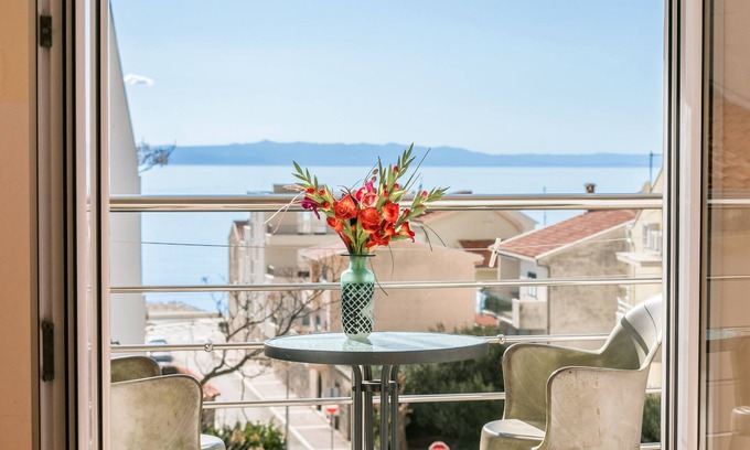 Tucepi Apartment | Two bedroom apartment with balcony and sea view Tučepi, Makarska (A-22384-e)