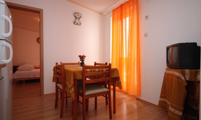 Gradac Apartment | Two bedroom apartment with balcony and sea view Gradac, Makarska (A-6820-b)