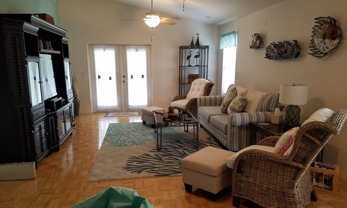 Tarpon Springs Apartment | Two Bedroom Two Bath Second Story Apartment