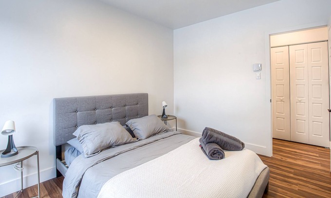 Pointe-Saint-Charles Apartment | Two bedroom with a view