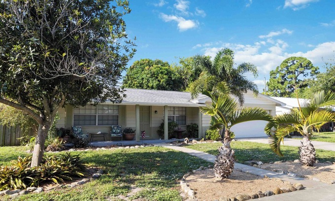 Rockledge House | Two Palms Heated Pool Retreat