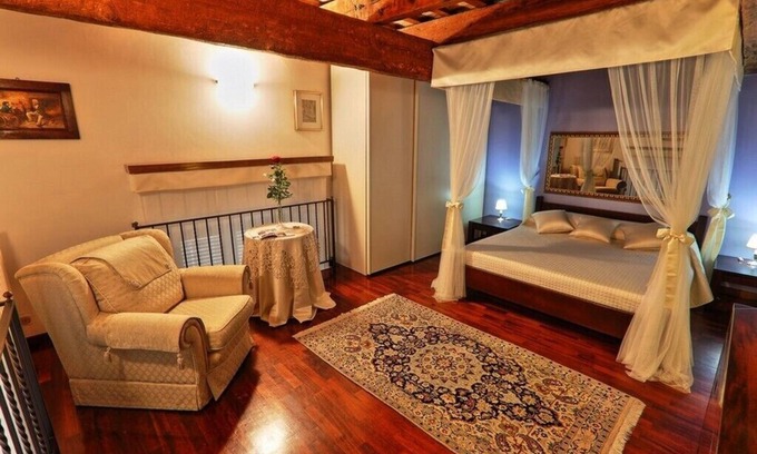 Fermo Apartment | TWO-ROOM APARTMENT in Palazzo d'Epoca, air conditioning, from the SEA 6 Km
