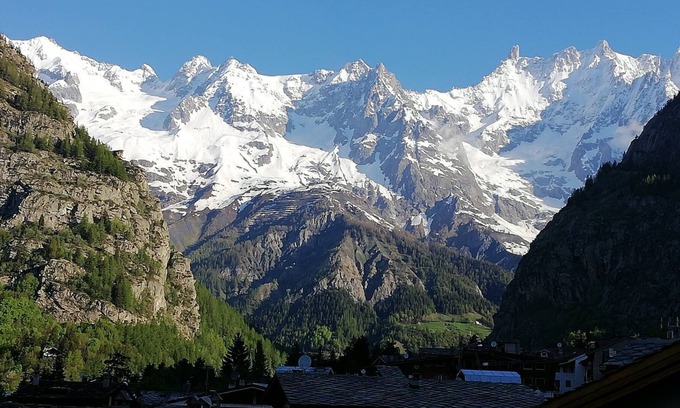 Dolonne Apartment | Two-room apartment next to the cable car