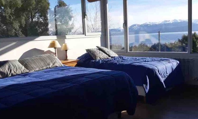 San Carlos de Bariloche Ski Chalet | Two storey house with stunning lake and mountain views