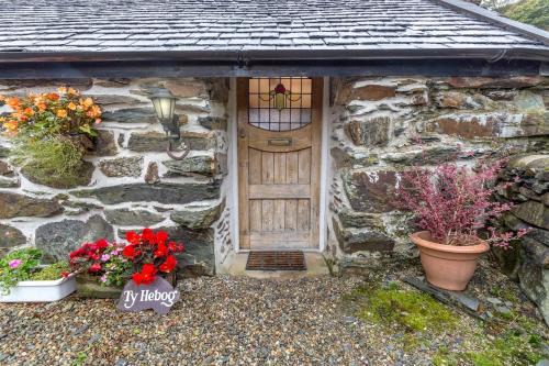 Beddgelert Apartment | Ty Hebog - Charmingly Restored 17th Century Grade II Listed Barn with Cosy Log Burner