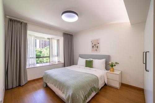 Gubei Apartment | Tyms Luxury 3BR 2BA APT Hongqiao