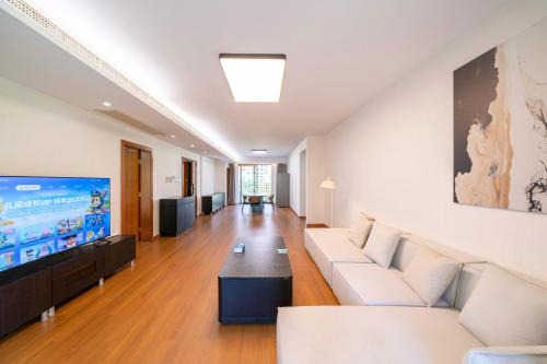 Gubei Apartment | Tyms Morden 3BR 2BA APT Bella Vita