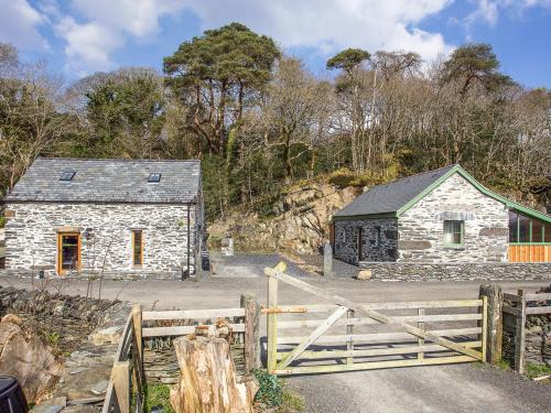 Penrhyndeudraeth House | Tyn Llwyn Cornel Eco Barn