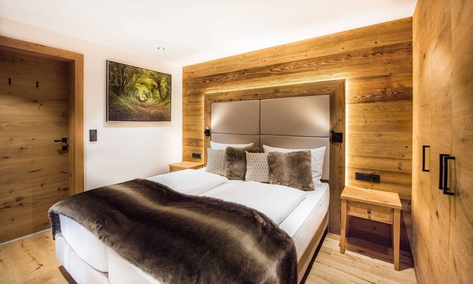 Holzgau Apartment | Type 5 - 2 bedrooms 1 bunk bed & 1 double bed, 4-6 pax - Pepi's Suites