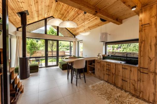 Slavske Ski Chalet | UGRAD family котедж з чаном-джакузі