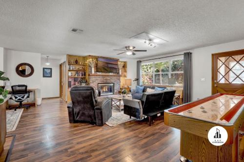 Eustis House | Uhost AI - 4BR Pet-Friendly Retreat w Firepit