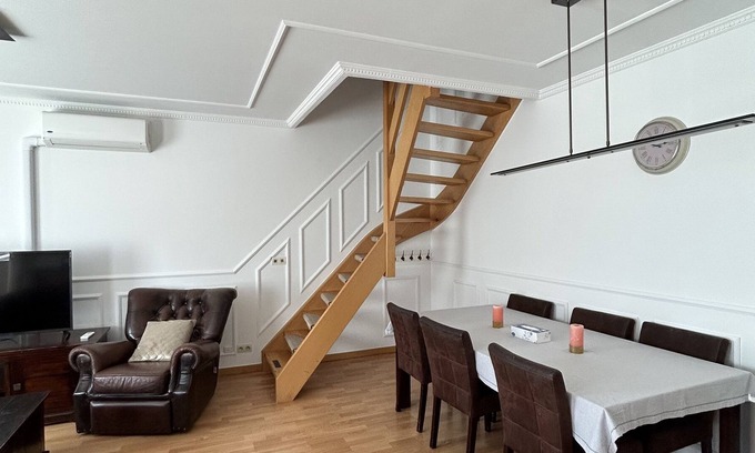 Sint-Jans-Molenbeek Apartment | Un Duplex Chic Pour une Expérience Unique Près de la Basilique
