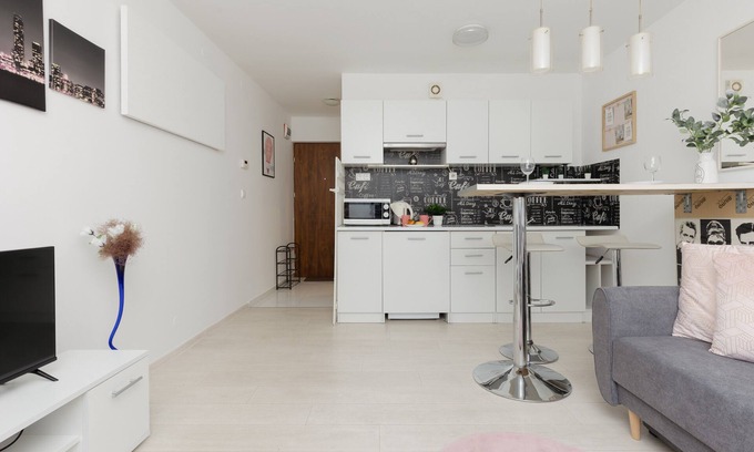 Saska Kepa Apartment | Underground Studio Saska by Renters