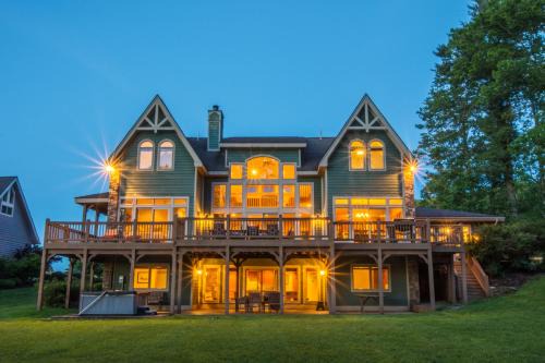 Waterfront Greens House | Unforgettable