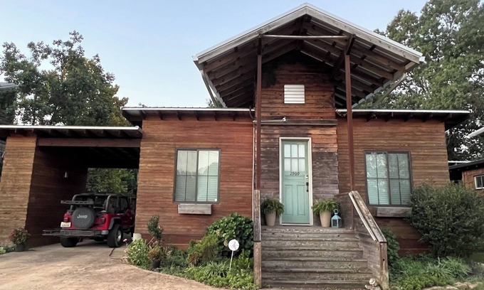 Northport House | Unique Design 8 Minutes from Bryant-Denny!