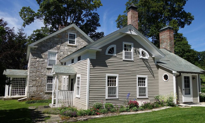 Glendale House | Unique Historic Property With Modern Comforts And Amenities In Great Location