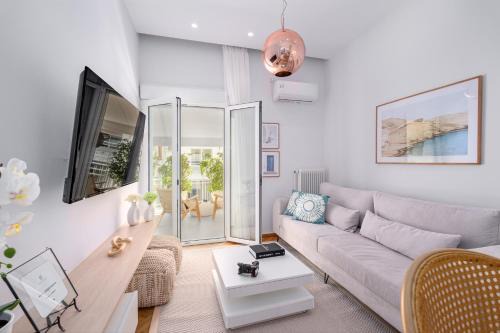 Koukaki Apartment | Unique Koukaki Three Bedroom Suite