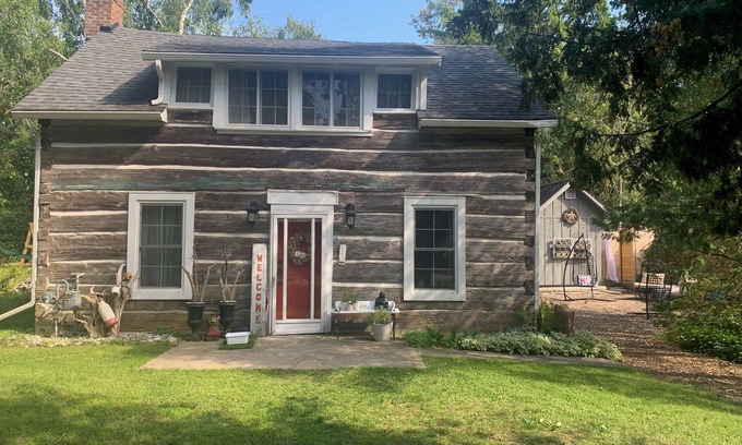 Saugeen Shores Cottage | Unique Log Cabin in Port Elgin, ON, 30 second walk to sandy beach with HOT TUB!