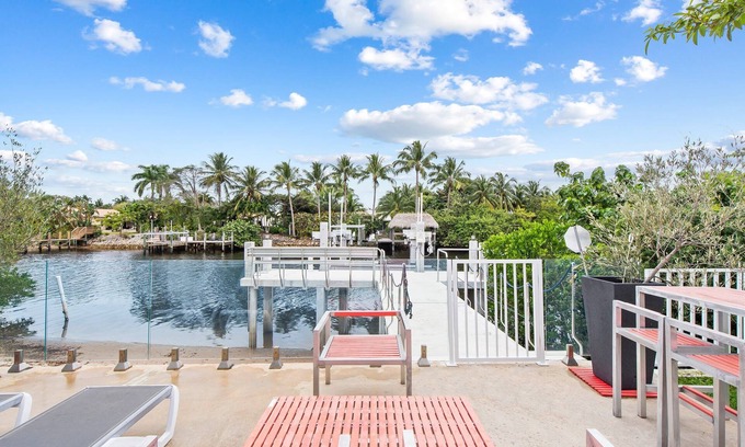 Boca Raton Apartment | Unique Retreat - Unit E: Rustic 3rd-Floor Hideaway