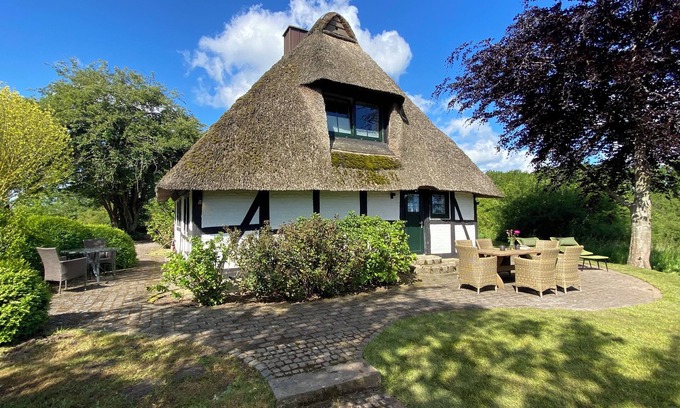 Damp House | Uniquely charming thatched cottage with 900 square meters of land and a view of the Baltic Sea Pure nature
