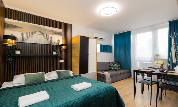 Mirow Apartment | UNIT Centrum Top Location M-3, 8Pers, 2Bathrooms