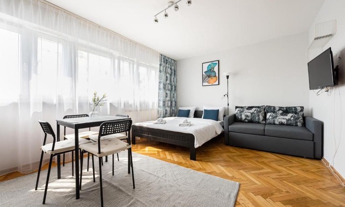 Rakowiec Apartment | Uniwersytet Medyczny Park Studio by BookingHost