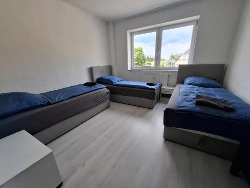 Glesien Apartment | Unterkunft mit 4 Schlafzimmern - ideal gelegen bei Flughafen, Porsche & DHL