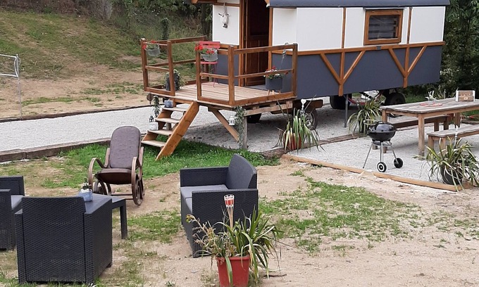 Conde-sur-Vire Cabin | Unusual s2jour caravan rental