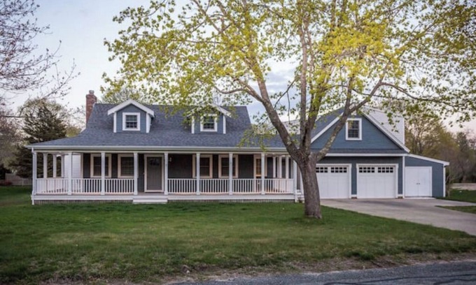 Sagamore Beach House | Unwind at this Upscale Cape Cod Retreat